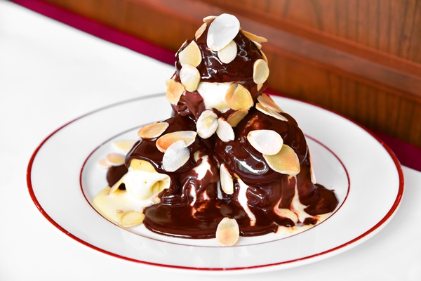 Profiteroles au Chocolat (260++ THB) (1)