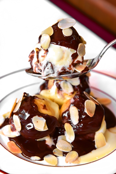 Profiteroles au Chocolat (260++ THB) (2)