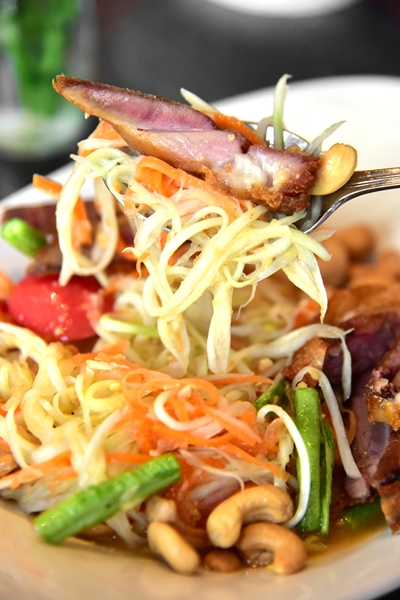 Som Tam Ka Moo (195+ THB) (2)