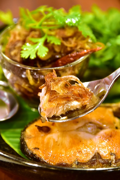 น้ำปลาหวาน ปลาแซลม่อนย่าง (360+ THB) (2)