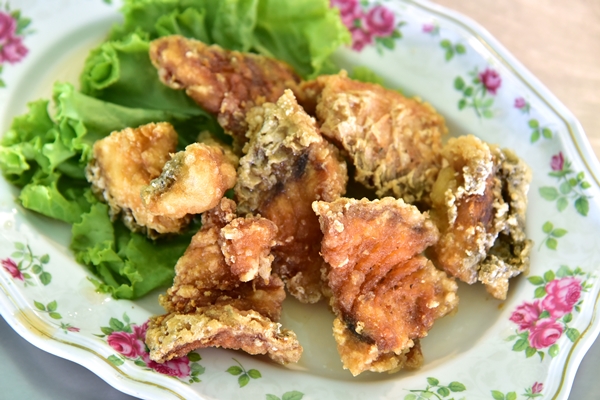 ปลากระพงทอดน้ำปลา (250 THB) (1)