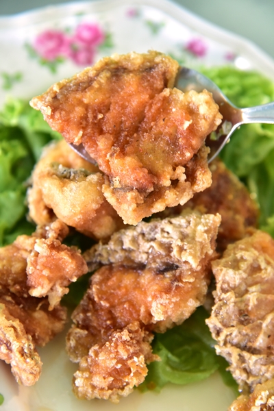 ปลากระพงทอดน้ำปลา (250 THB) (2)