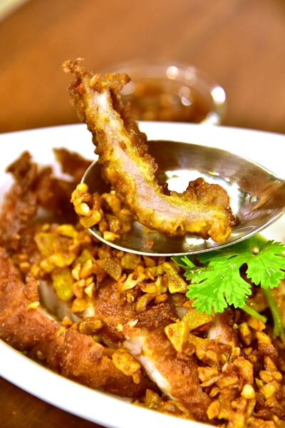 หมูทอดขมิ้น (250+ THB) (2)