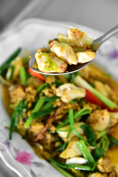 เนื้อปูผัดผงกะหรี่ (300 THB) (2)