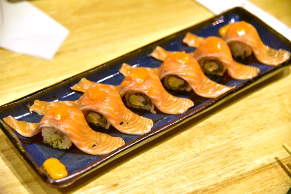 แซลม่อนโรล