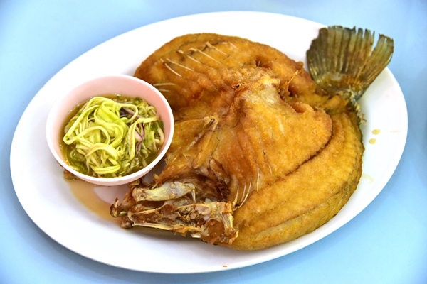 ปลากระพงทอดน้ำปลา (290 บาท) (1)