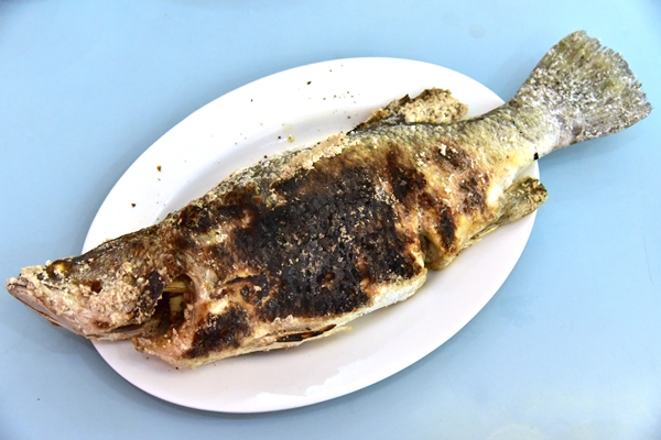 ปลากระพงเผาเกลือ (290 บาท) (1)