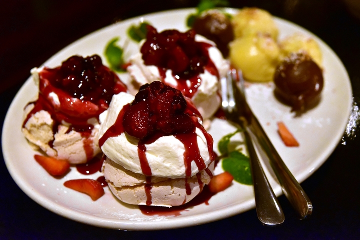 Berry Meringue & Chocolate Mousse