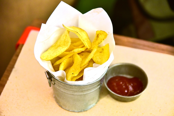Fresh Potato Curry Chips (85+ บาท) มันฝรั่งทอดโฮมเมด (1)