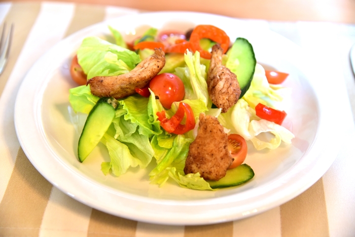 Grilled Chicken & Peppadew Salad