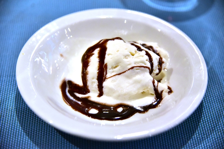 Icecream with Chocolate Sauce