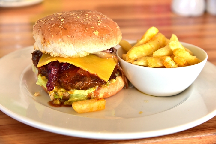 Mexican Cheese Burger (89.90 Rand) (1)