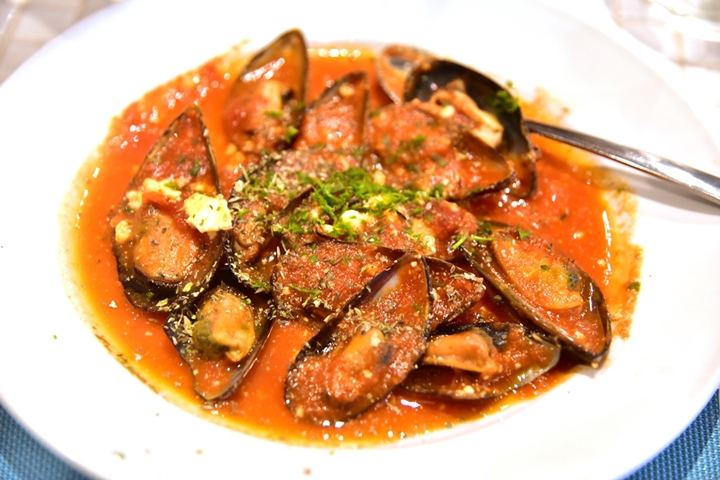 Mussels ซอสมะเขือเทศ เฟตต้าชีส