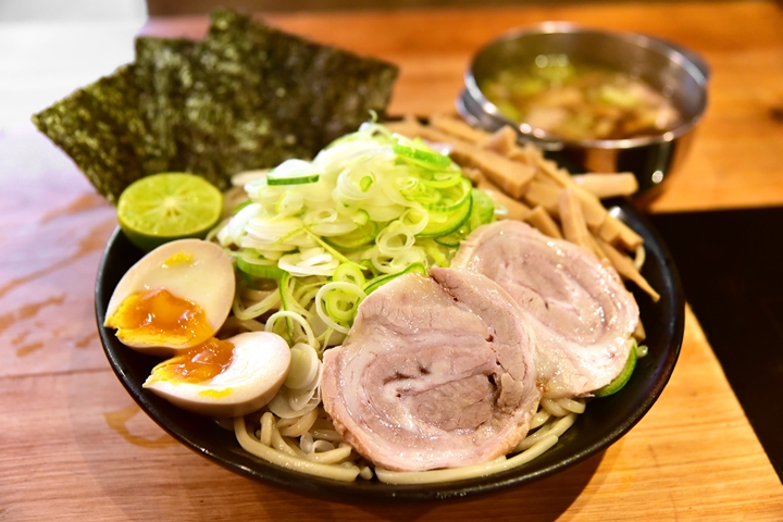 Noko Tsukemen (200+ บาท) + Zembu Topping (100+ บาท) + Omori (40+ บาท) 500 กรัม (1)