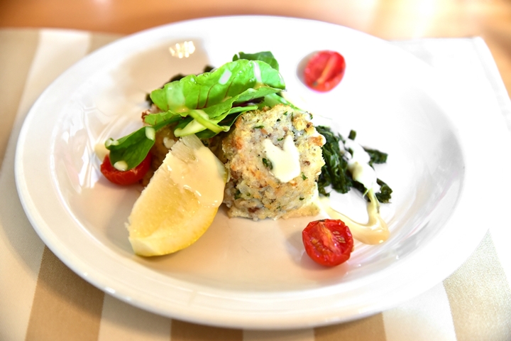 Smoked Salmon Fishcakes with Wilted Spinach and Citrus Aoili