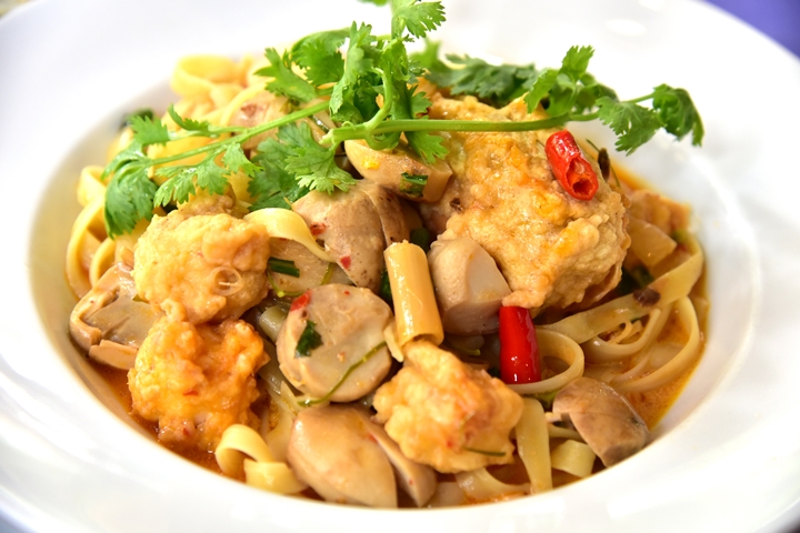 Fettuccine Tom Yum Kung (330+ บาท) (1)