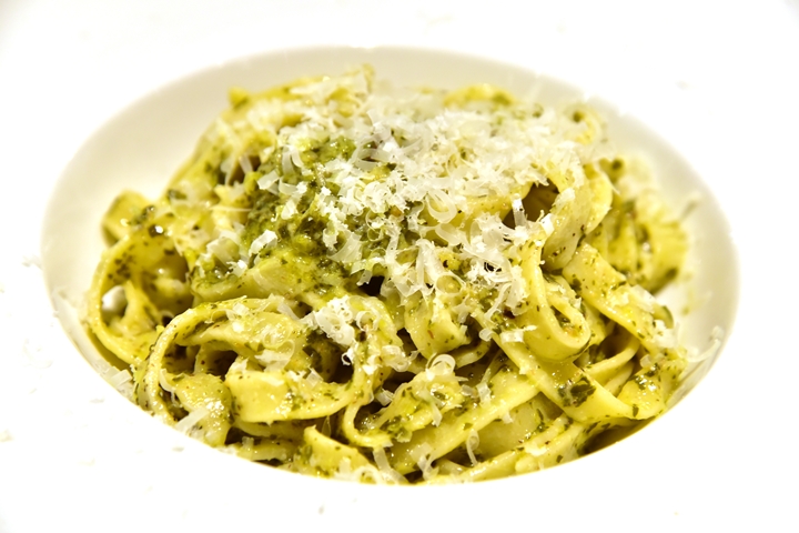 Fettuccini Walnut & Pistachio Pesto (250+ THB) เส้นแฮนด์เมด ชีส Parmigiano Reggiano DOP (1)