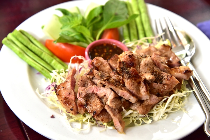 Grilled Pork North Eastern Style (220+ บาท) (1)