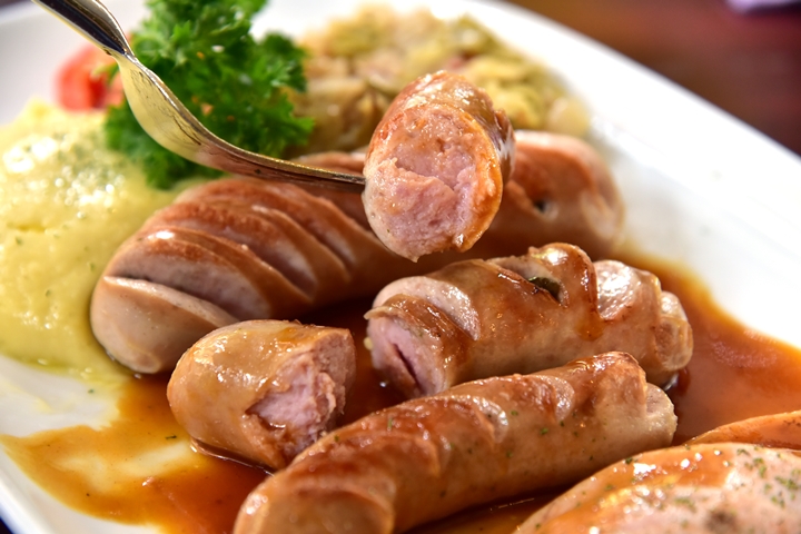 Kwanchitr Mixed Sausages with Sauerkraut and Mashed Potato (380+ บาท) (3)