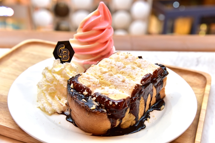 Melted Marshmallow Toast (205 บาท) (2)