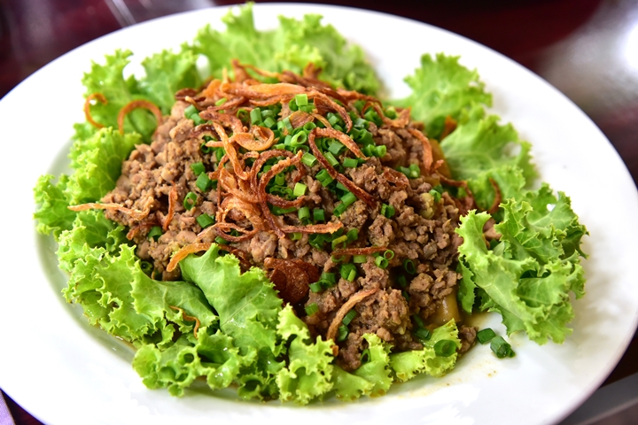 Rice Noodle with Chopped Beef in Gravy Sauce (150+ บาท) (1)