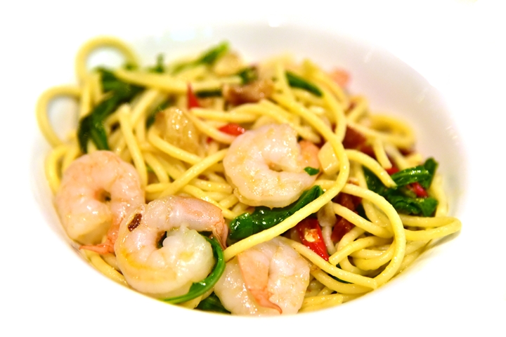 Spaghetti Ruccola with Prawns (199++ บาท) มะเขือเทศอบแห้ง น้ำมันมะกอก พริกขี้หนู (1)