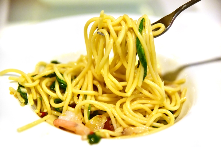 Spaghetti Ruccola with Prawns (199++ บาท) มะเขือเทศอบแห้ง น้ำมันมะกอก พริกขี้หนู (2)