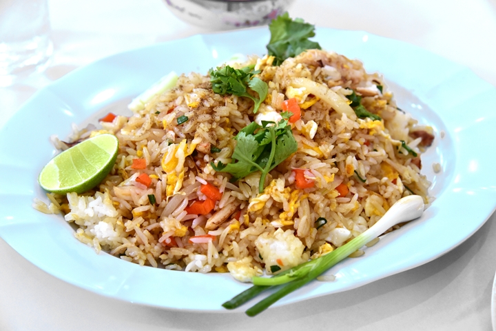 ข้าวผัดปู (70 THB) (1)
