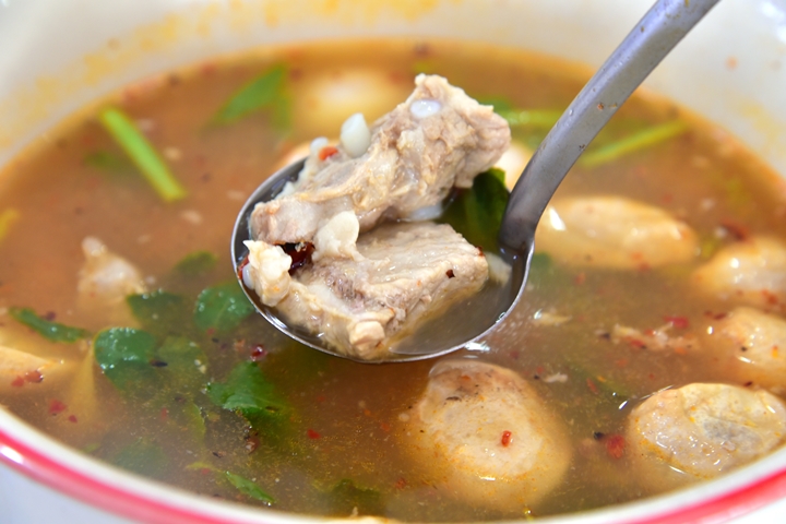 ซี่โครงหมูต้มยำ (150 THB) (2)