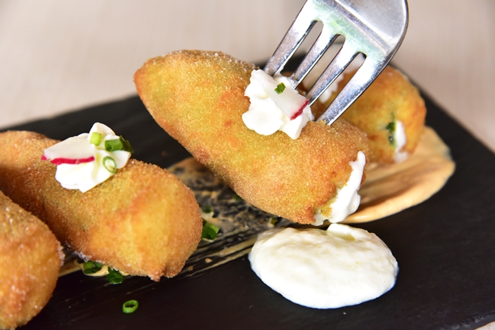Jalapeno Poppers (245++ THB) ครีมเฟต้าชีส สไปซี่มายองเนส (2)