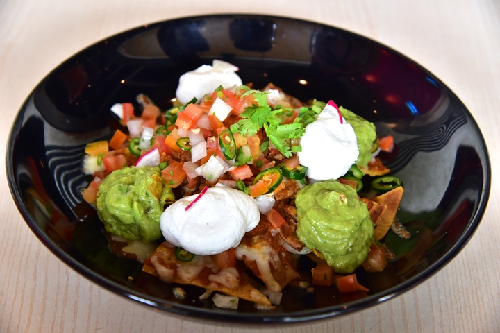 Nachos with Beef & Avocado (390++ THB) (1)