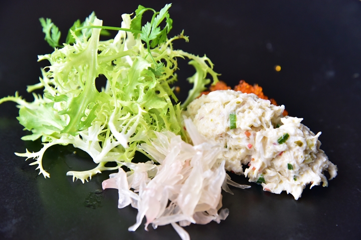Blue Crab Salad สลัดเนื้อปูบลูแคร็บหวานๆเน้นๆพร้อมด้วยไข่กุ้ง ส้มโอและเดรสซิ่งแพชชั่นฟรุ้ต