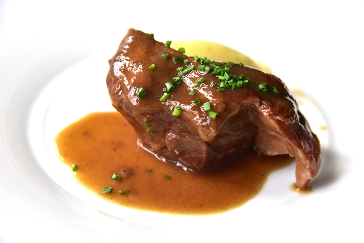 Navarin D'agneau สตูเนื้อแกะในซอสโรสแมรี่เสิร์ฟคู่กับมันบด