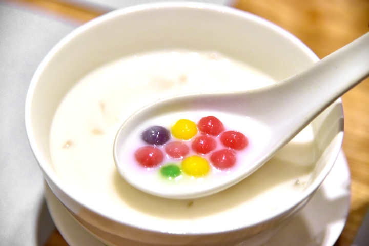 five-color-rice-ball-with-palm-fruit-in-sweetened-coconut-milk-120-thb-%e0%b8%a5%e0%b8%b9%e0%b8%81%e0%b8%95%e0%b8%b2%e0%b8%a5