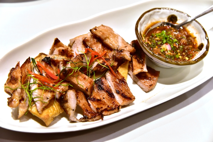 grilled-kurobuta-pork-served-with-spicy-northeastern-thai-style-dipping-sauce-280-thb-1