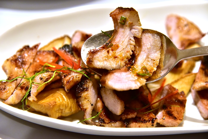 grilled-kurobuta-pork-served-with-spicy-northeastern-thai-style-dipping-sauce-280-thb-2