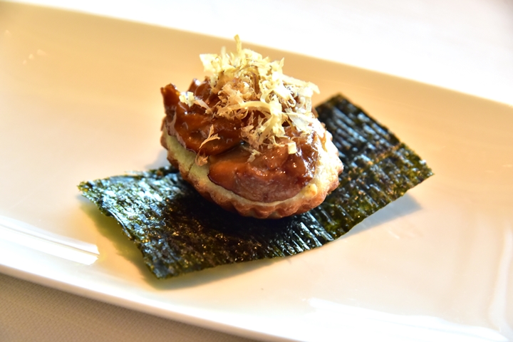 baked-abalone-puff-with-roasted-goose-and-dried-bonito-2-for-138-hkd-1