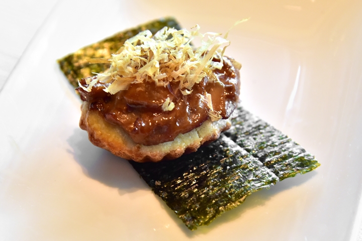baked-abalone-puff-with-roasted-goose-and-dried-bonito-2-for-138-hkd-2