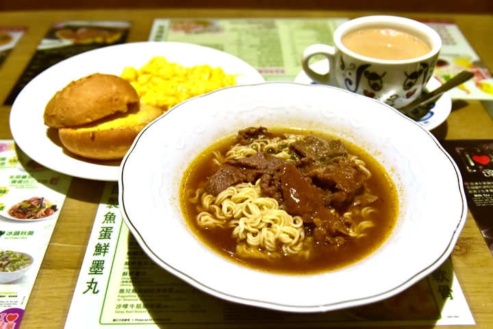 satay-beef-with-instant-noodles-in-soup-served-with-scrambled-egg-buttered-crispy-bun-34-hkd-1