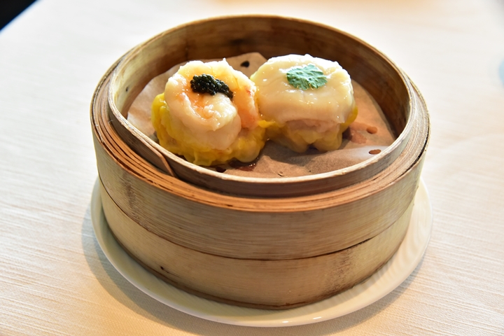 steamed-pork-and-scallop-dumpling-with-coriander-steamed-pork-and-prawn-dumpling-with-caviar-102-hkd-1