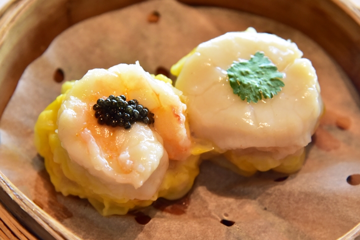 steamed-pork-and-scallop-dumpling-with-coriander-steamed-pork-and-prawn-dumpling-with-caviar-102-hkd-3