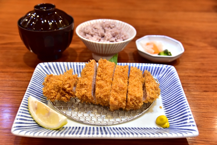 thick-slices-loin-deep-fried-set-420-thb-%e0%b8%8a%e0%b8%b8%e0%b8%94%e0%b8%ab%e0%b8%a1%e0%b8%b9%e0%b8%97%e0%b8%ad%e0%b8%94%e0%b8%97%e0%b8%87%e0%b8%84%e0%b8%b1%e0%b8%95%e0%b8%aa%e0%b8%b6%e0%b8%aa