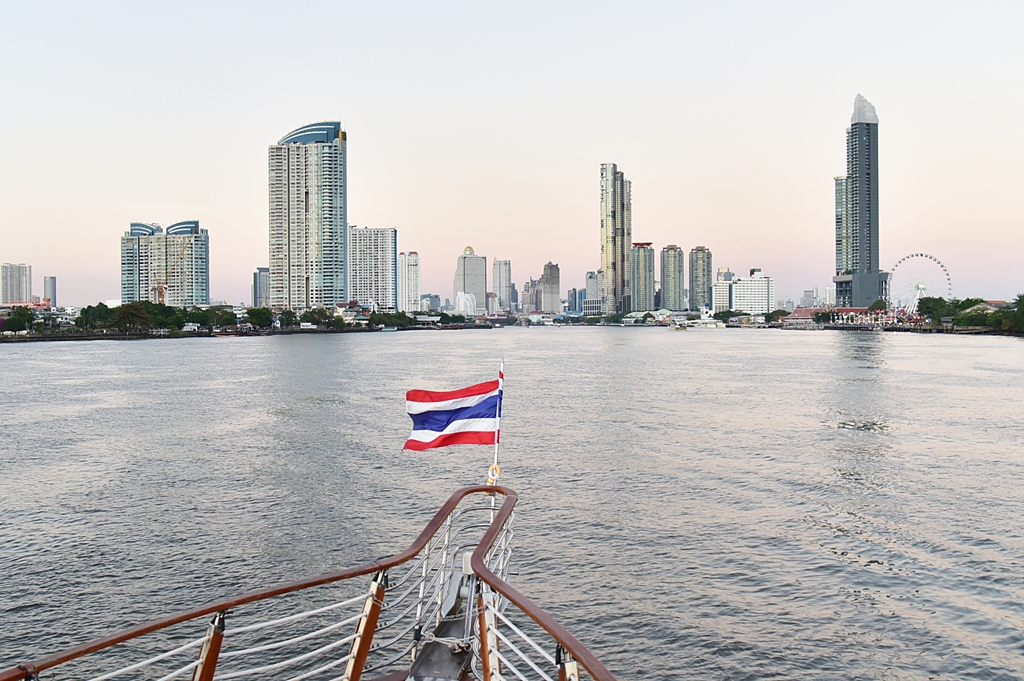 luxury dinner cruise bangkok river