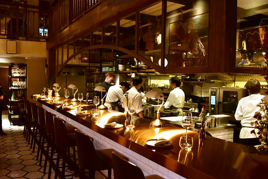 บรรยากาศร้าน Canvas ทองหล่อ