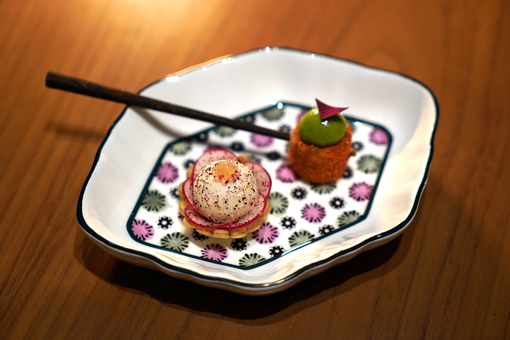 เมนูเรียกน้ำย่อยของ Blue by Alain Ducasse ที่ห้าง Icon Siam