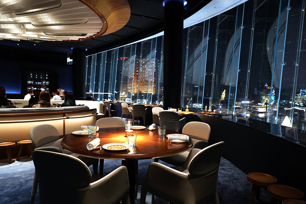 บรรยากาศร้าน Blue by Alain Ducasse ที่ห้าง Icon Siam