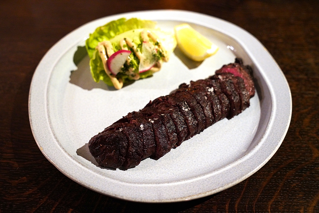 สเต็กเนื้อของร้าน quince