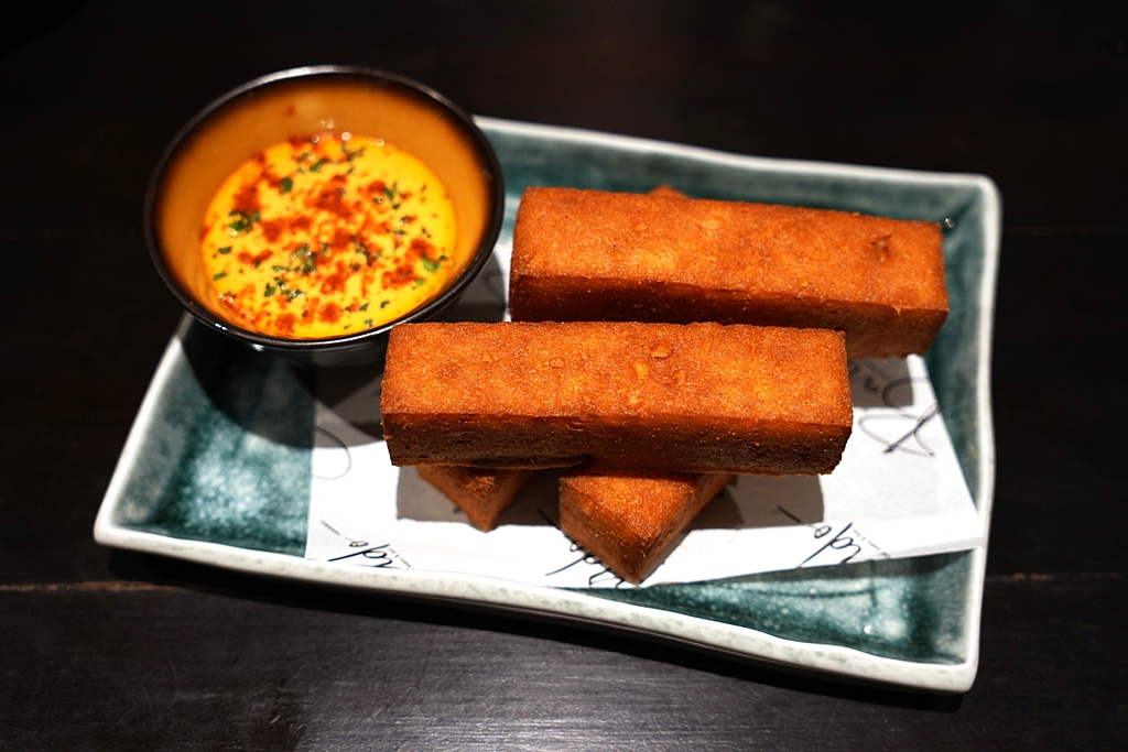 ถั่วชิคพีทอดของร้าน Bardo Social Bistro and Bar